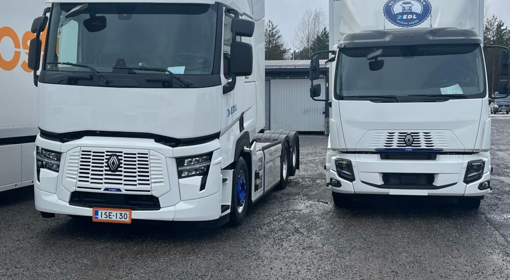 Sähköautot rivissä