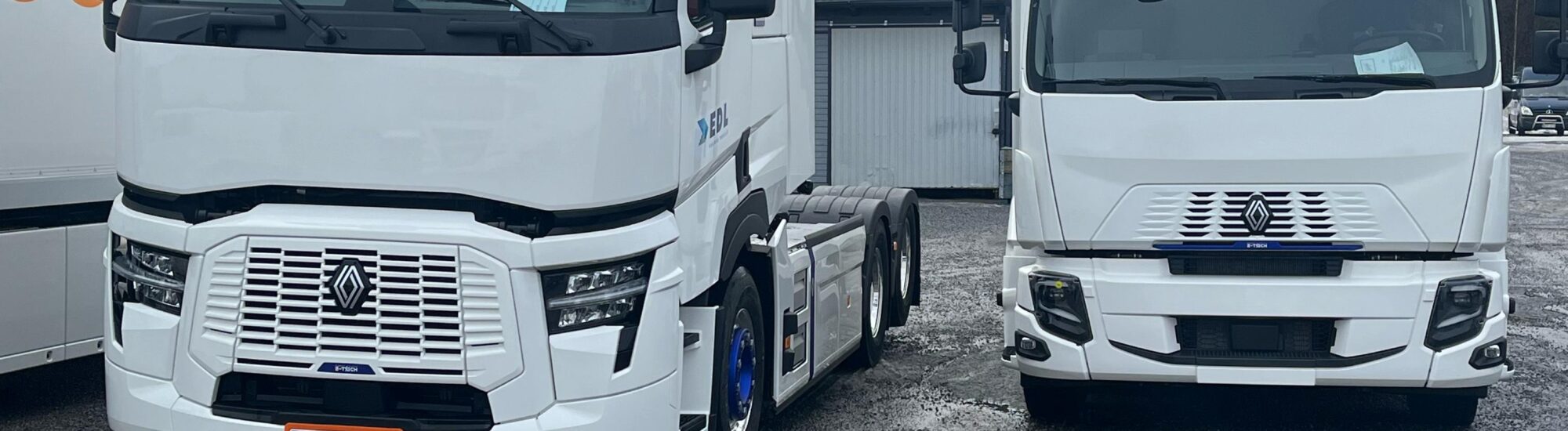 Sähköautot rivissä